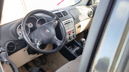 alfa romeo 147 (937_) 2000-2010 del año 2002