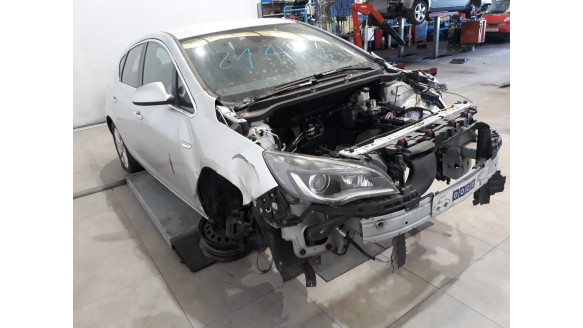 opel astra j lim. 2009-2015 del año 2014