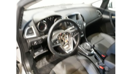 opel astra j lim. 2009-2015 del año 2014