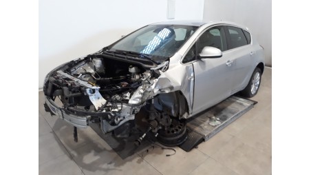 opel astra j lim. 2009-2015 del año 2014