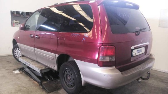 kia carnival ii 2001-2006 del año 2003