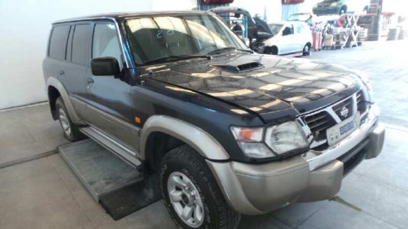 nissan patrol gr (y61) 1997-2016 del año 2000