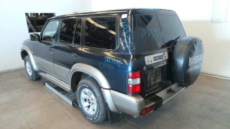 nissan patrol gr (y61) 1997-2016 del año 2000