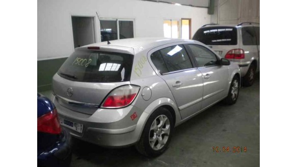 opel astra h berlina 2004-2007 del año 2004