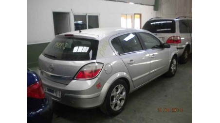 opel astra h berlina 2004-2007 del año 2004