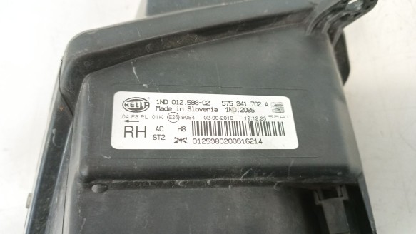 Recambio de faro antiniebla derecho para seat leon (5f1) 2012-2021 1.5 tgi referencia OEM IAM 575941702A 575941702A 