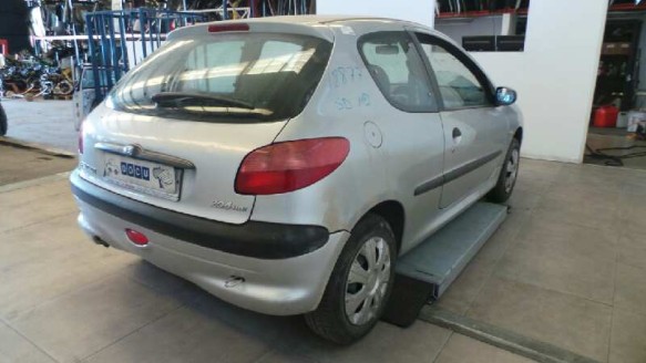 peugeot 206 berlina 1998-2010 del año 2002