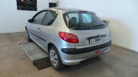 peugeot 206 berlina 1998-2010 del año 2002