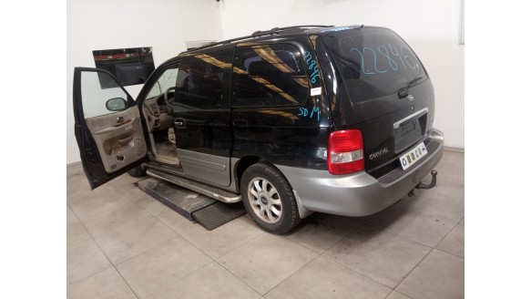 kia carnival ii 2001-2006 del año 2004