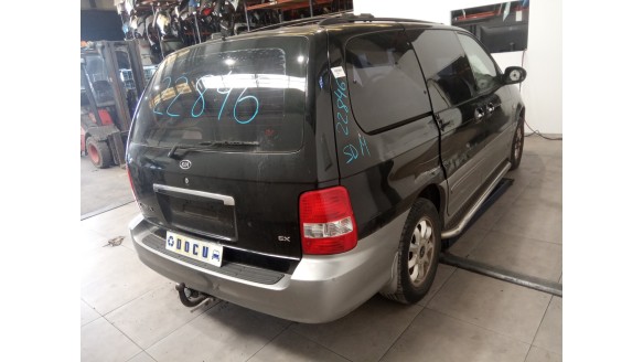 kia carnival ii 2001-2006 del año 2004