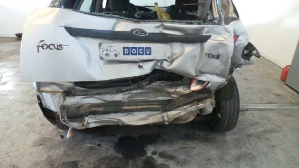 ford focus berlina (cak) 1998-2004 del año 2001