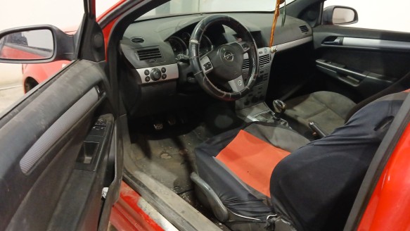 opel astra h gtc (a04) 2005-2010 del año 2009