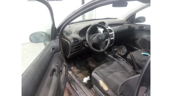 peugeot 206 berlina 1998-2010 del año 2006