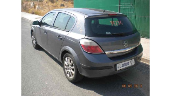 opel astra h berlina 2004-2007 del año 2005