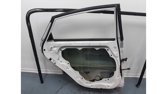 Recambio de puerta trasera izquierda para hyundai i40 2012- style blue referencia OEM IAM 770033Z300 770033Z300 