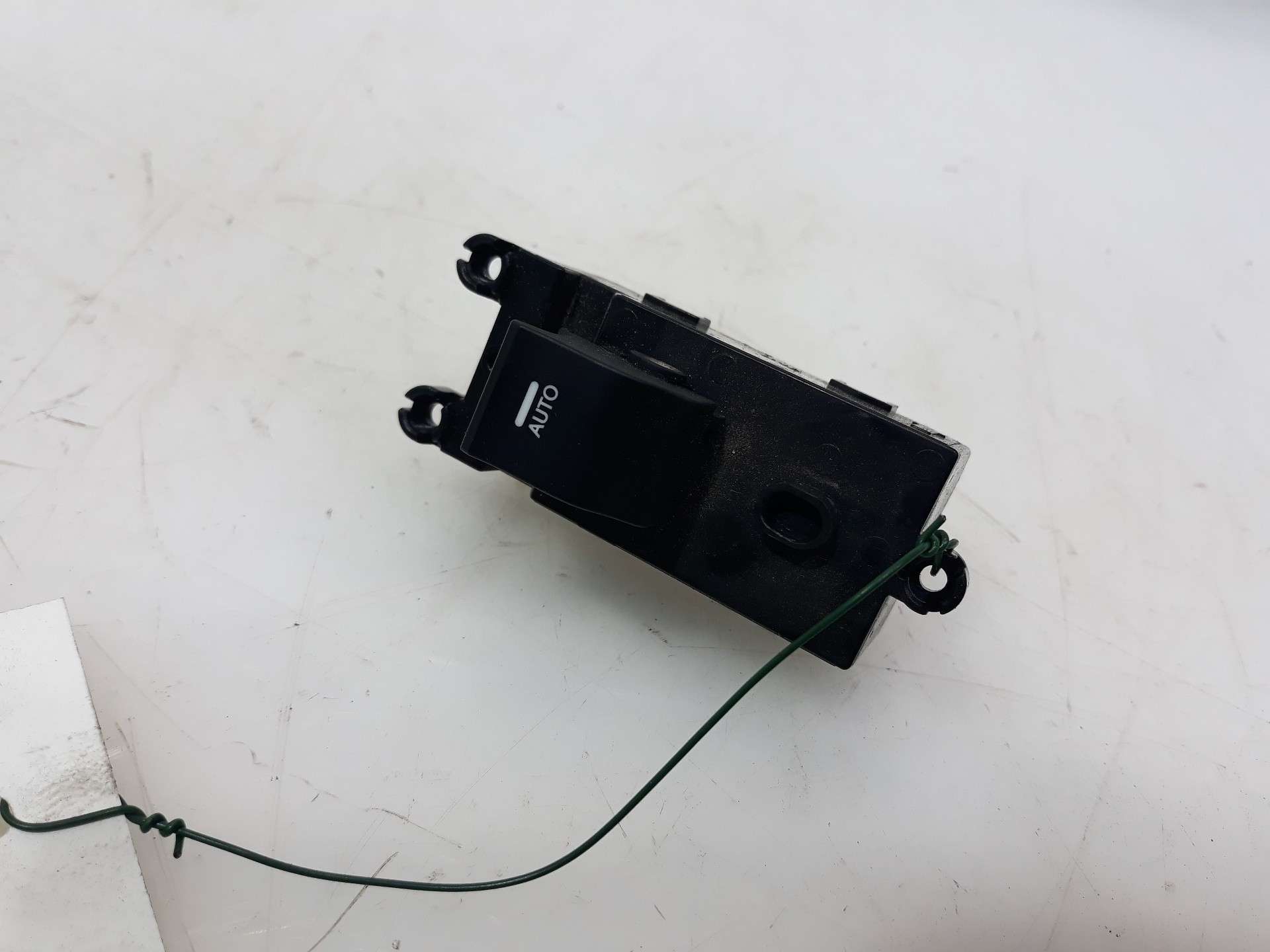 MANDO ELEVALUNAS TRASERO IZQUIERDO HYUNDAI I40 2012- (985803Z000 1492619)