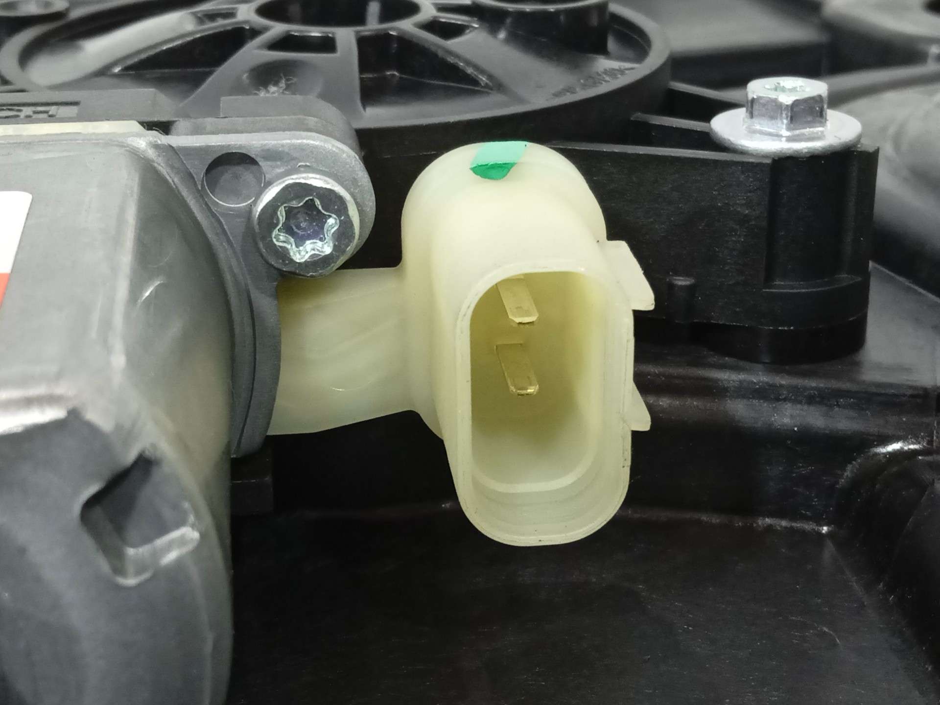 ELEVALUNAS TRASERO DERECHO KIA NIRO 2016- (83481AT000 1647372)