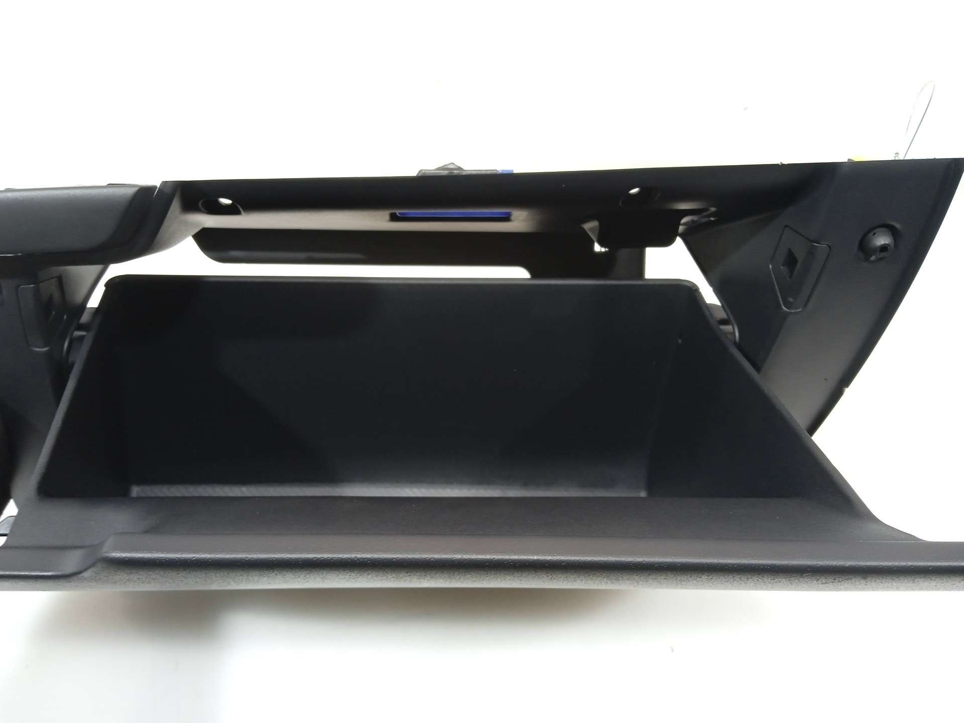 GUANTERA KIA NIRO 2016- (84510AT000CCV 1647380)