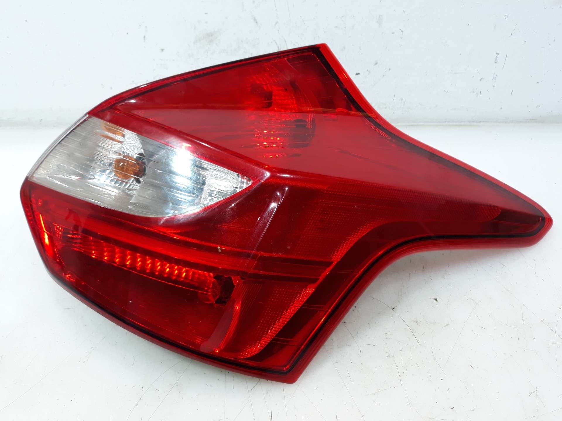 PILOTO TRASERO DERECHO FORD FOCUS LIM. 2014-2018 (BM5113404AK 1542077)