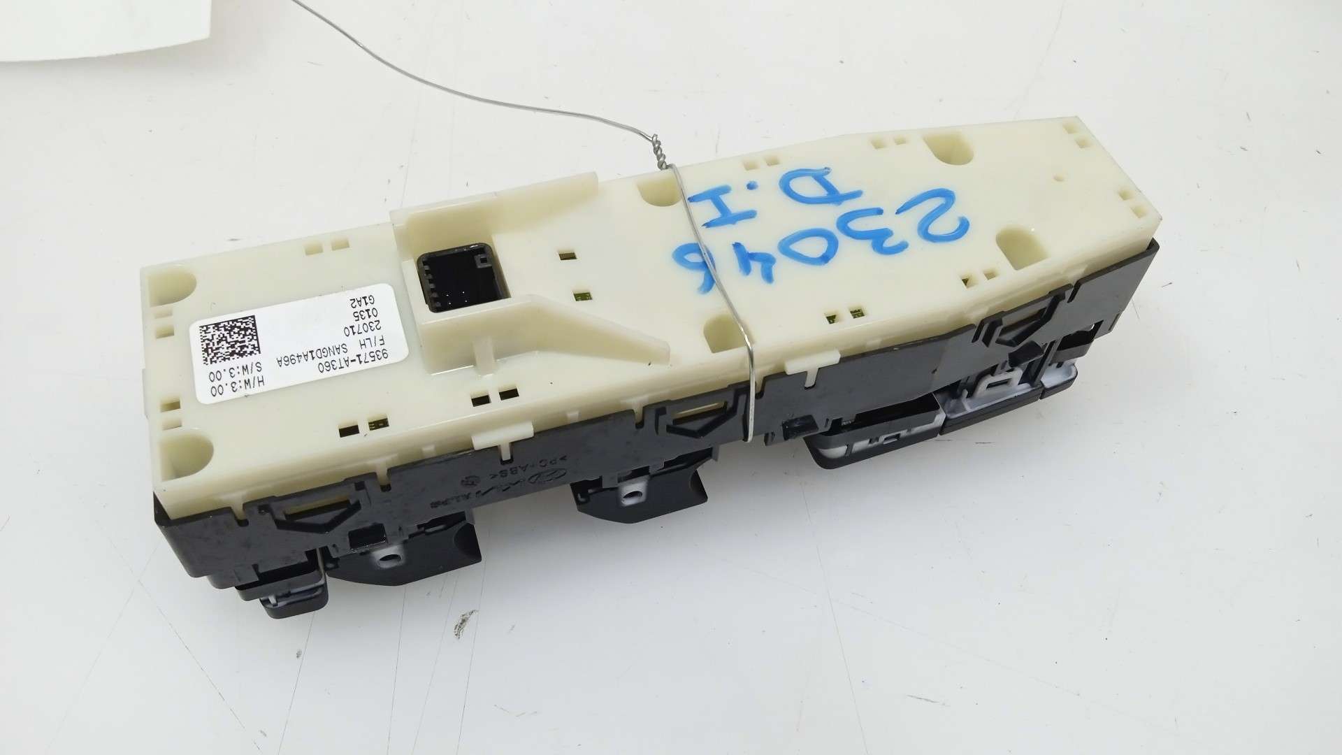 MANDO ELEVALUNAS DELANTERO IZQUIERDO KIA NIRO 2016- (93571AT360 1647390)