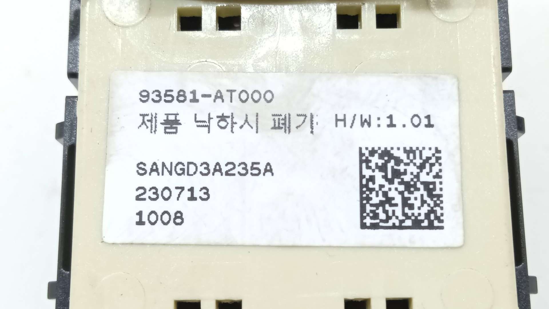 MANDO ELEVALUNAS TRASERO DERECHO KIA NIRO 2016- (93581AT000 1647391)