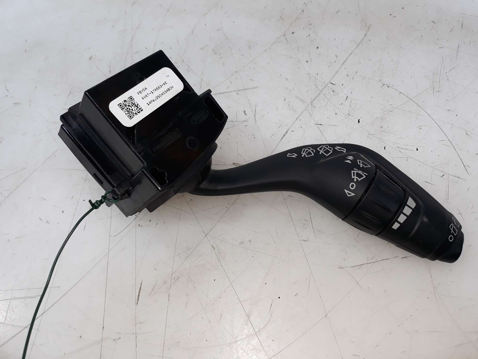 MANDO LIMPIA FORD FOCUS LIM. 2014-2018 (AV6T17A553AE 1542091)