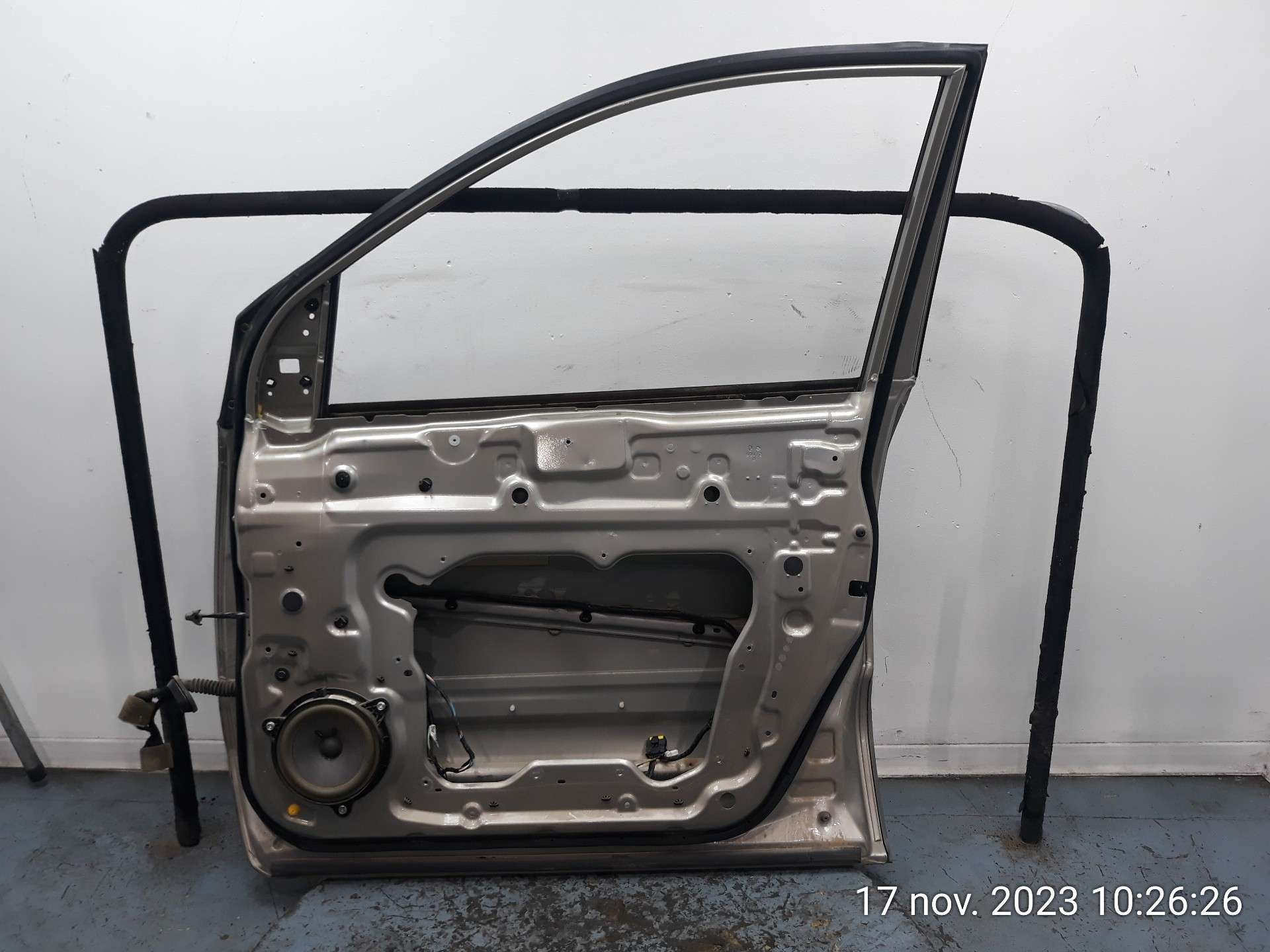 PUERTA DELANTERA DERECHA RENAULT KOLEOS 2008-2015 (801000030R 1542723)