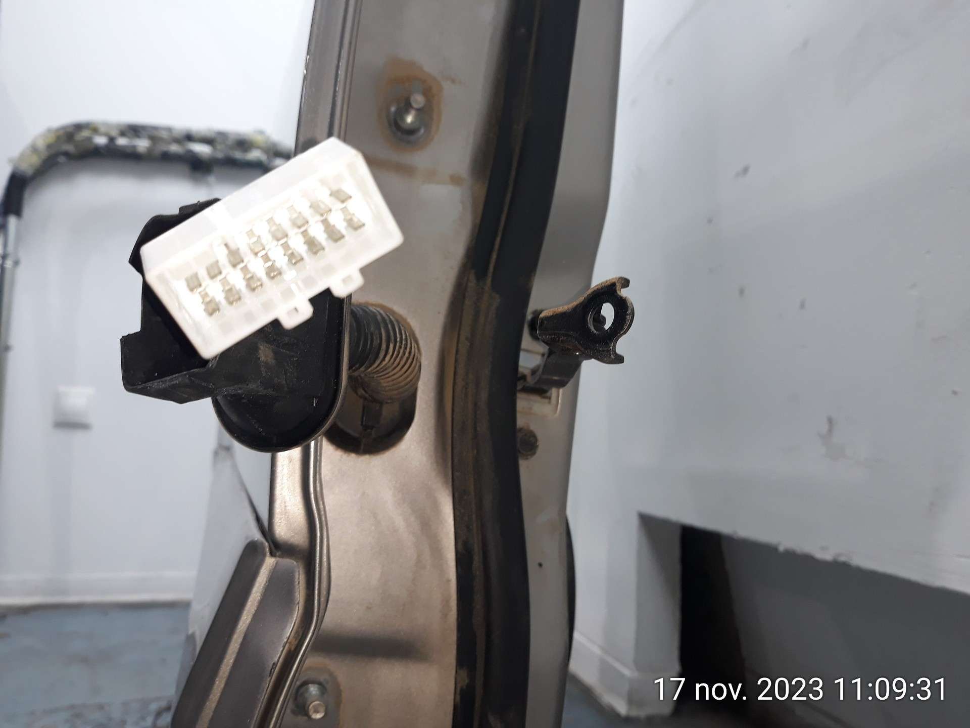 PUERTA TRASERA DERECHA RENAULT KOLEOS 2008-2015 (821000027R 1542725)