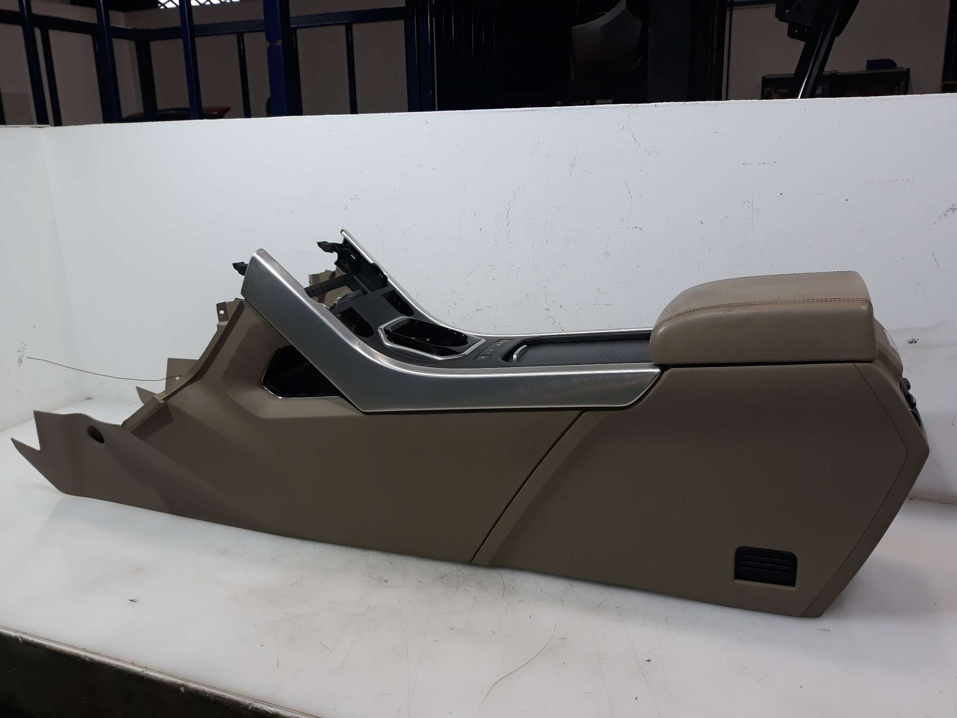 CONSOLA CENTRAL SALPICADERO LAND ROVER EVOQUE 2011-2018 (LR047943 1543360)