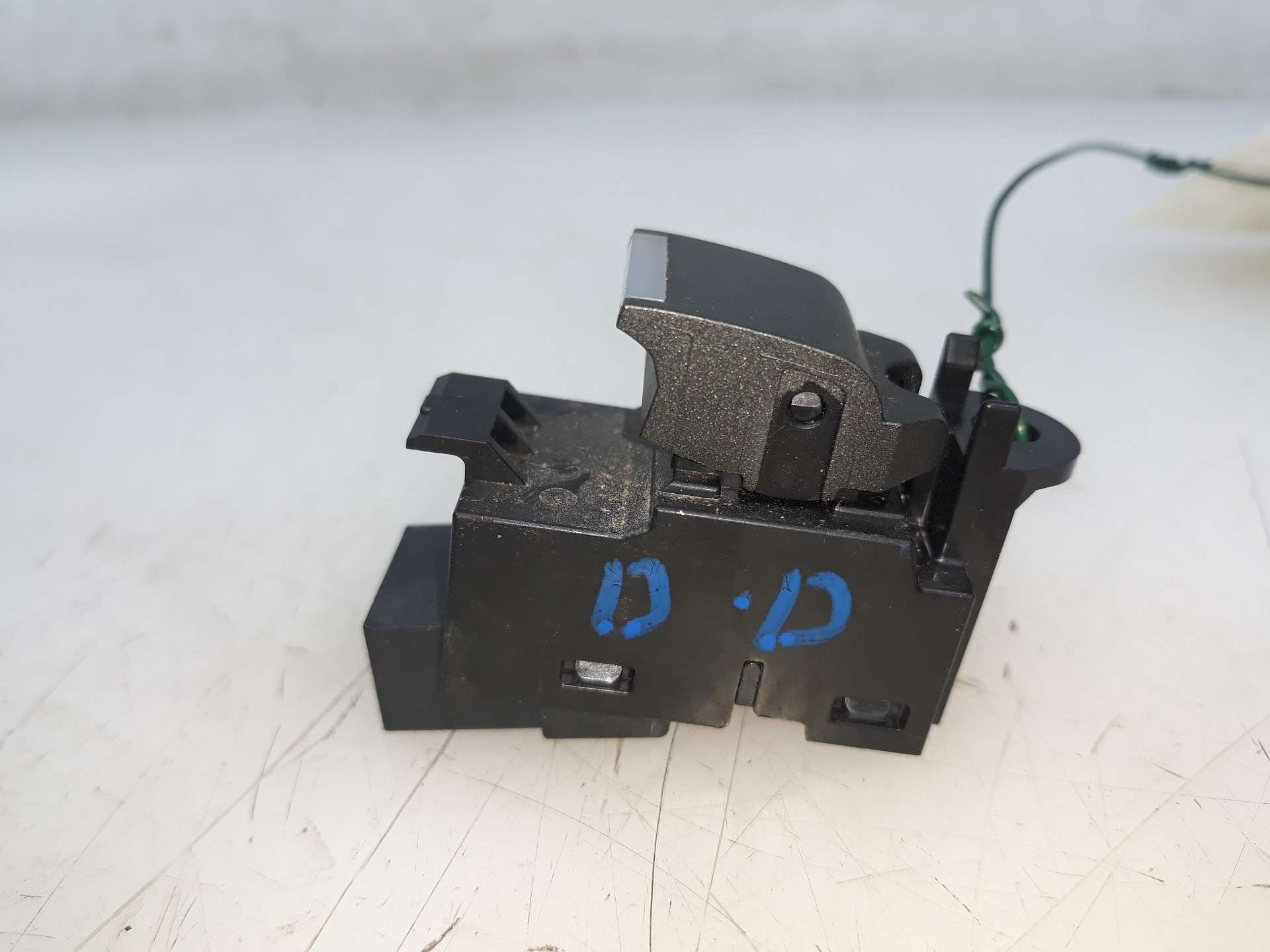 MANDO ELEVALUNAS DELANTERO DERECHO LAND ROVER EVOQUE 2011-2018 (GJ3214717AA 1543388)