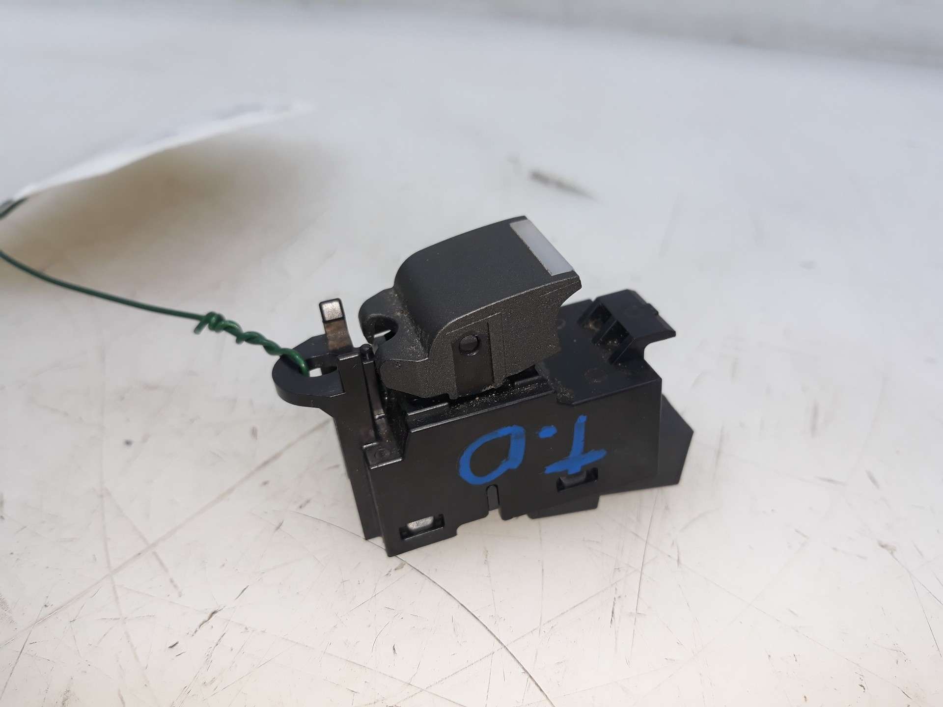 MANDO ELEVALUNAS TRASERO DERECHO LAND ROVER EVOQUE 2011-2018 (GJ3214717AA 1543390)