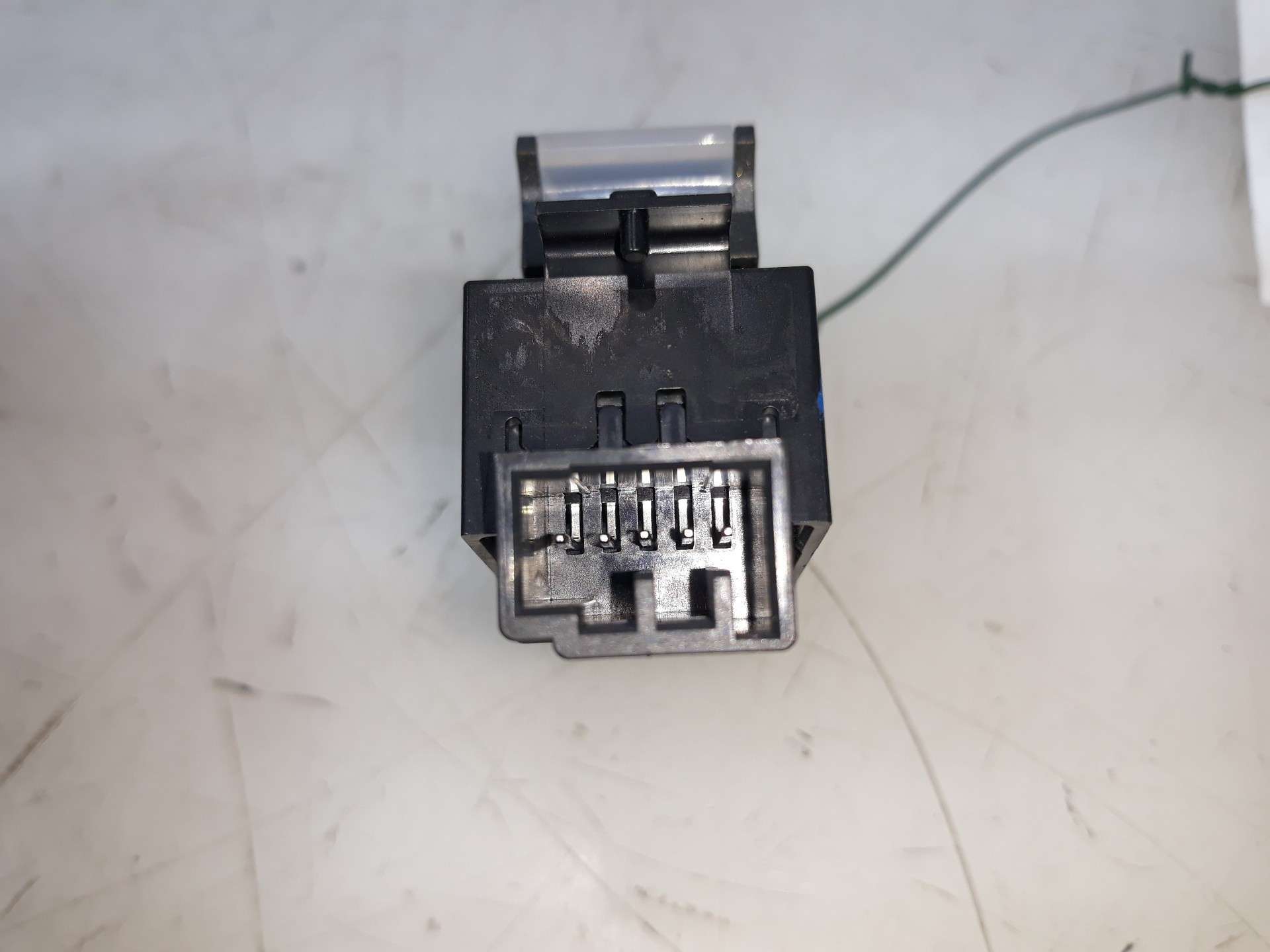 MANDO ELEVALUNAS TRASERO DERECHO LAND ROVER EVOQUE 2011-2018 (GJ3214717AA 1543390)