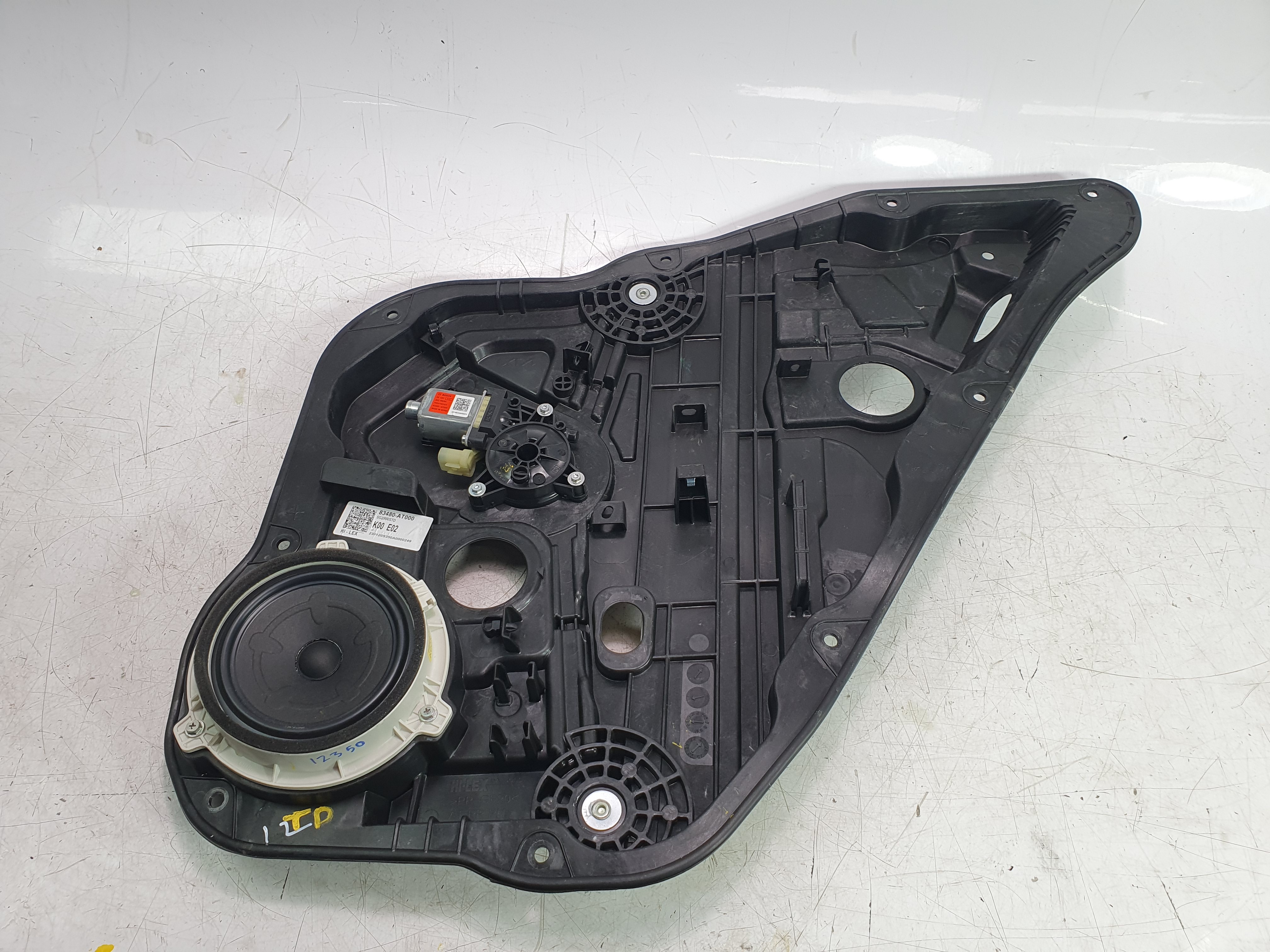 ELEVALUNAS TRASERO DERECHO 83480AT000 