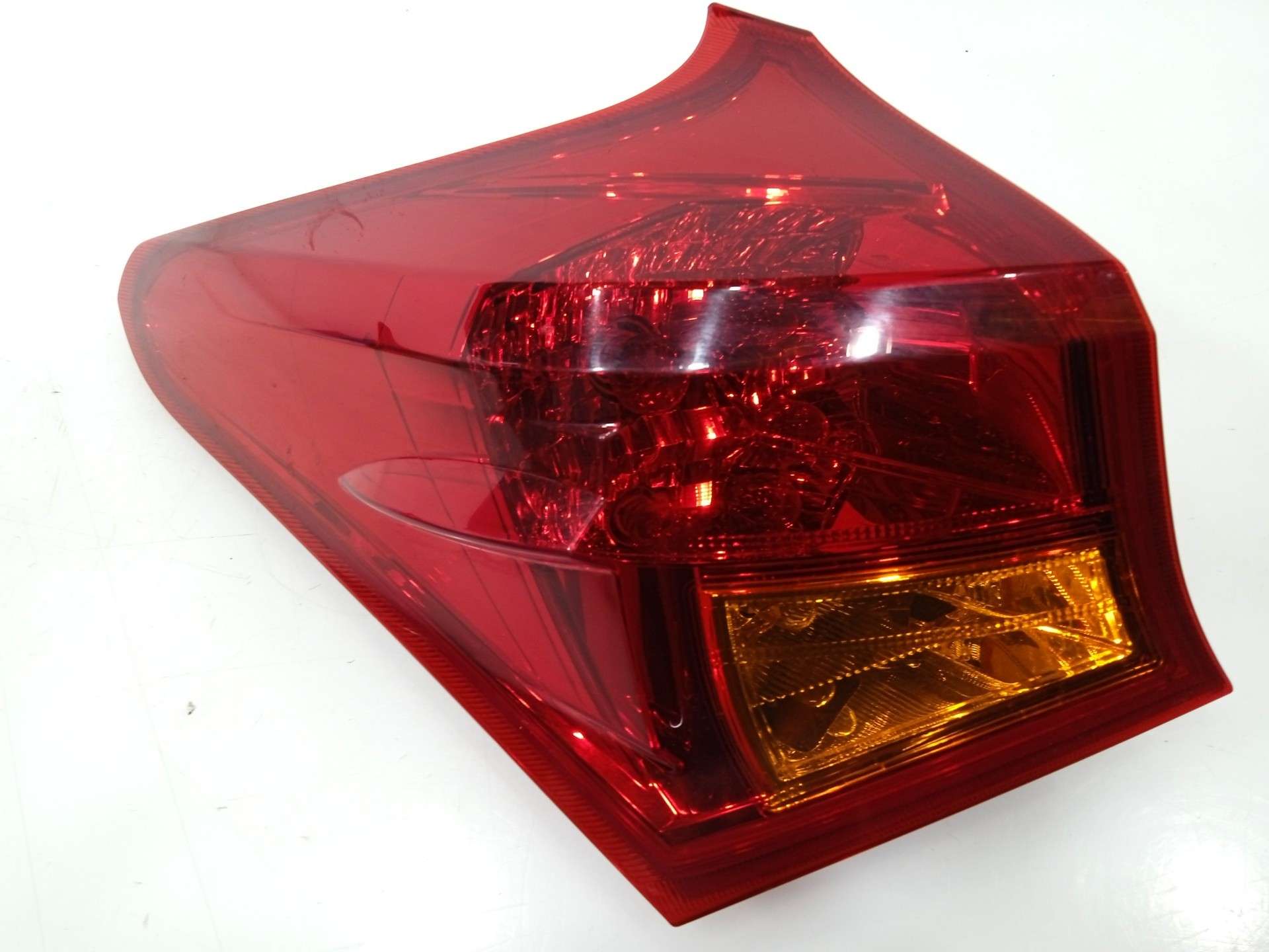 PILOTO TRASERO IZQUIERDO TOYOTA AURIS 2012-2019 (8156102740 1544761)