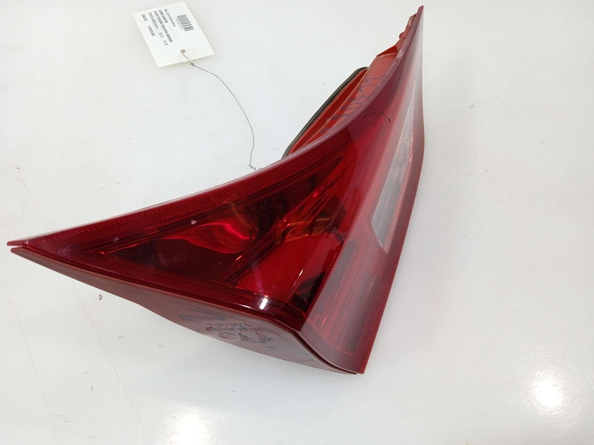 PILOTO TRASERO IZQUIERDO INTERIOR TOYOTA AURIS 2012-2019 (8159102450 1544778)