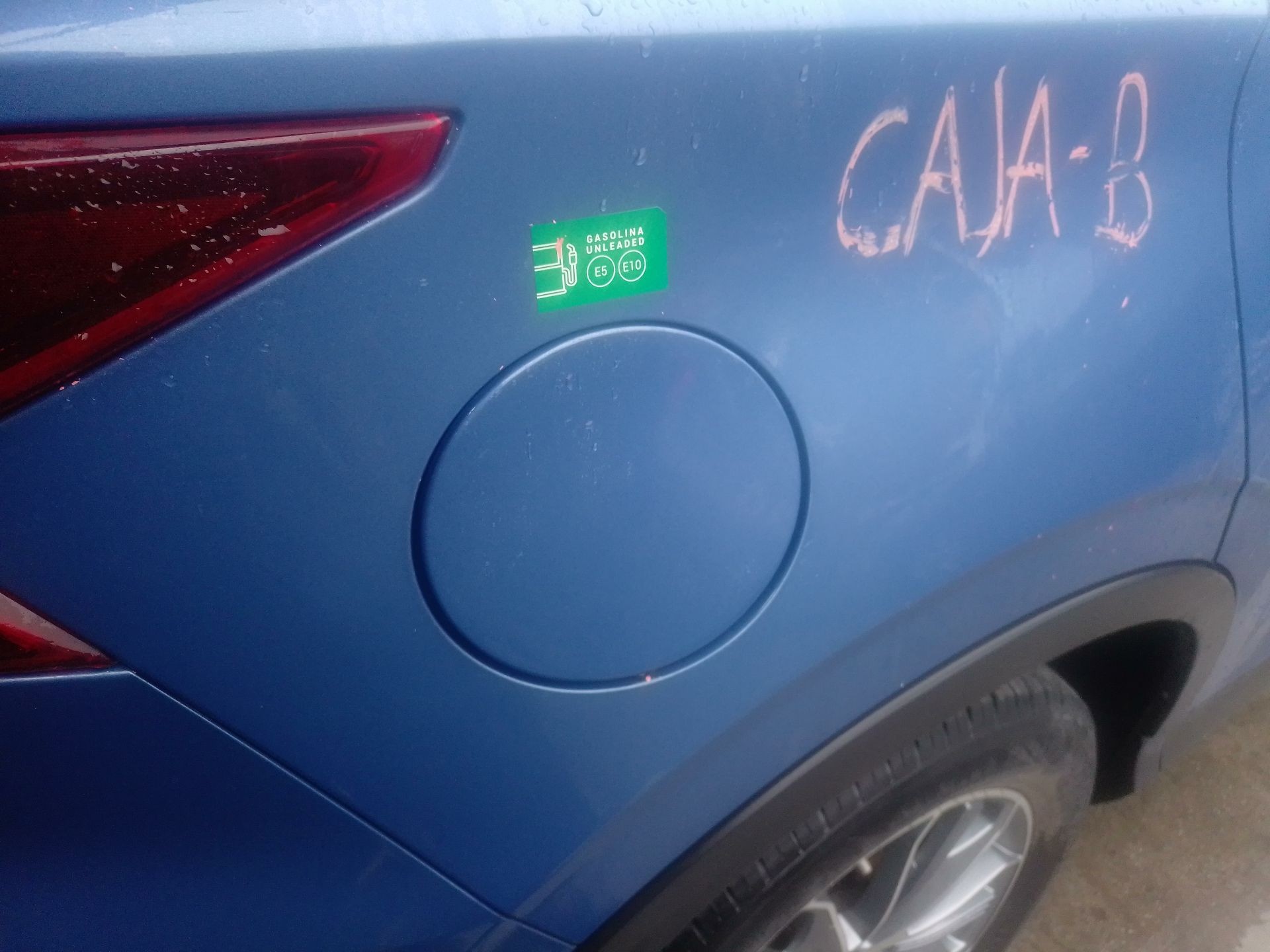 TAPA EXTERIOR COMBUSTIBLE SWM G01 - (1512952)