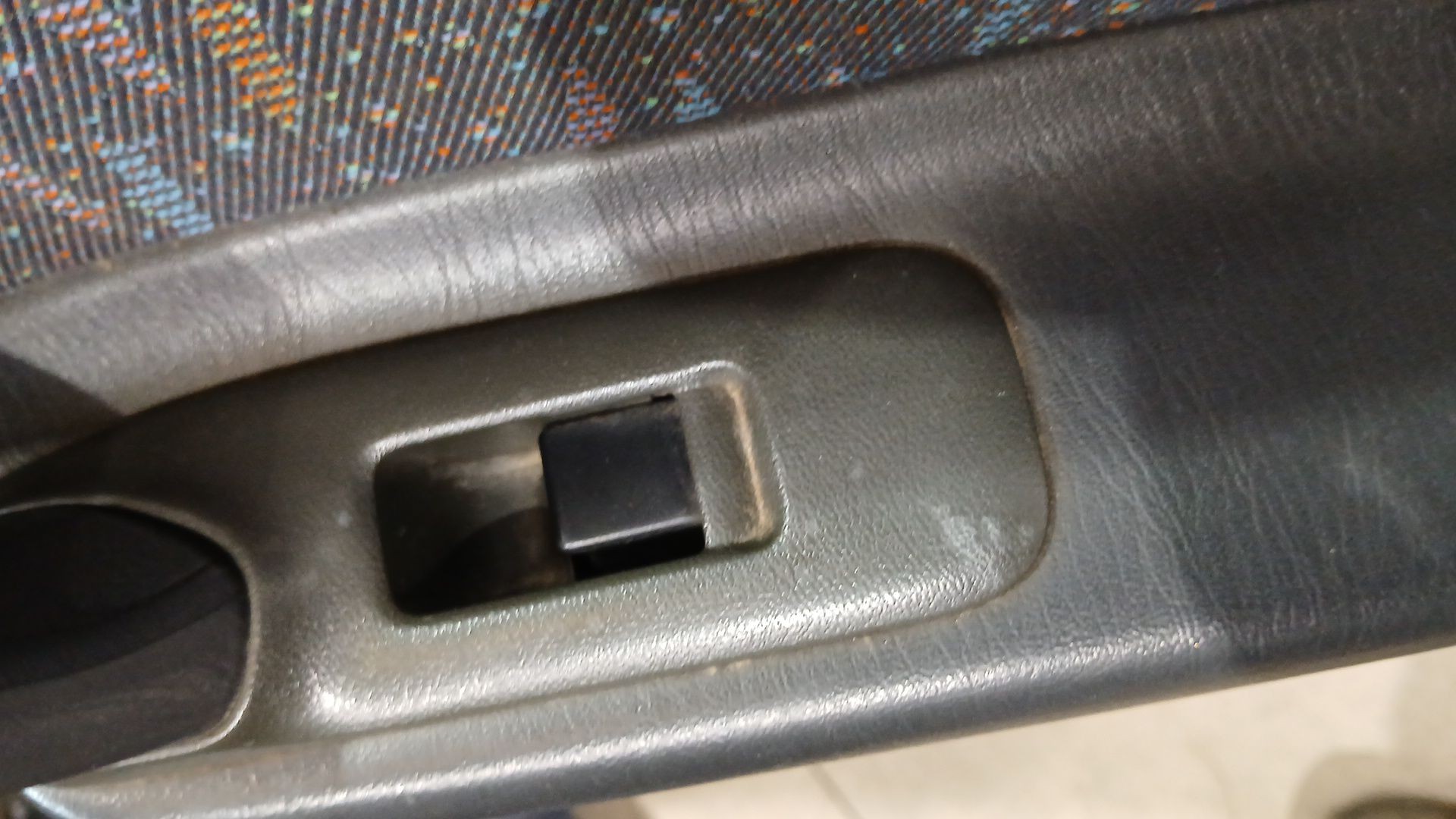 MANDO ELEVALUNAS DELANTERO DERECHO NISSAN PRIMERA Hatchback (P11) 1996-2002 (254112F000 1780478)