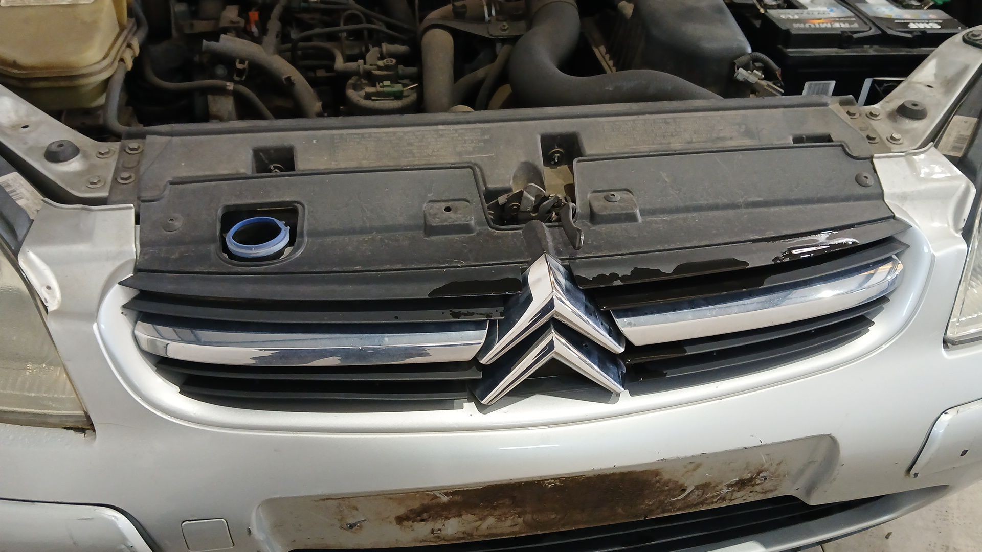 REJILLA DELANTERA CITROËN C5 I (DC_) 2001-2005 (7804K2 1780226)