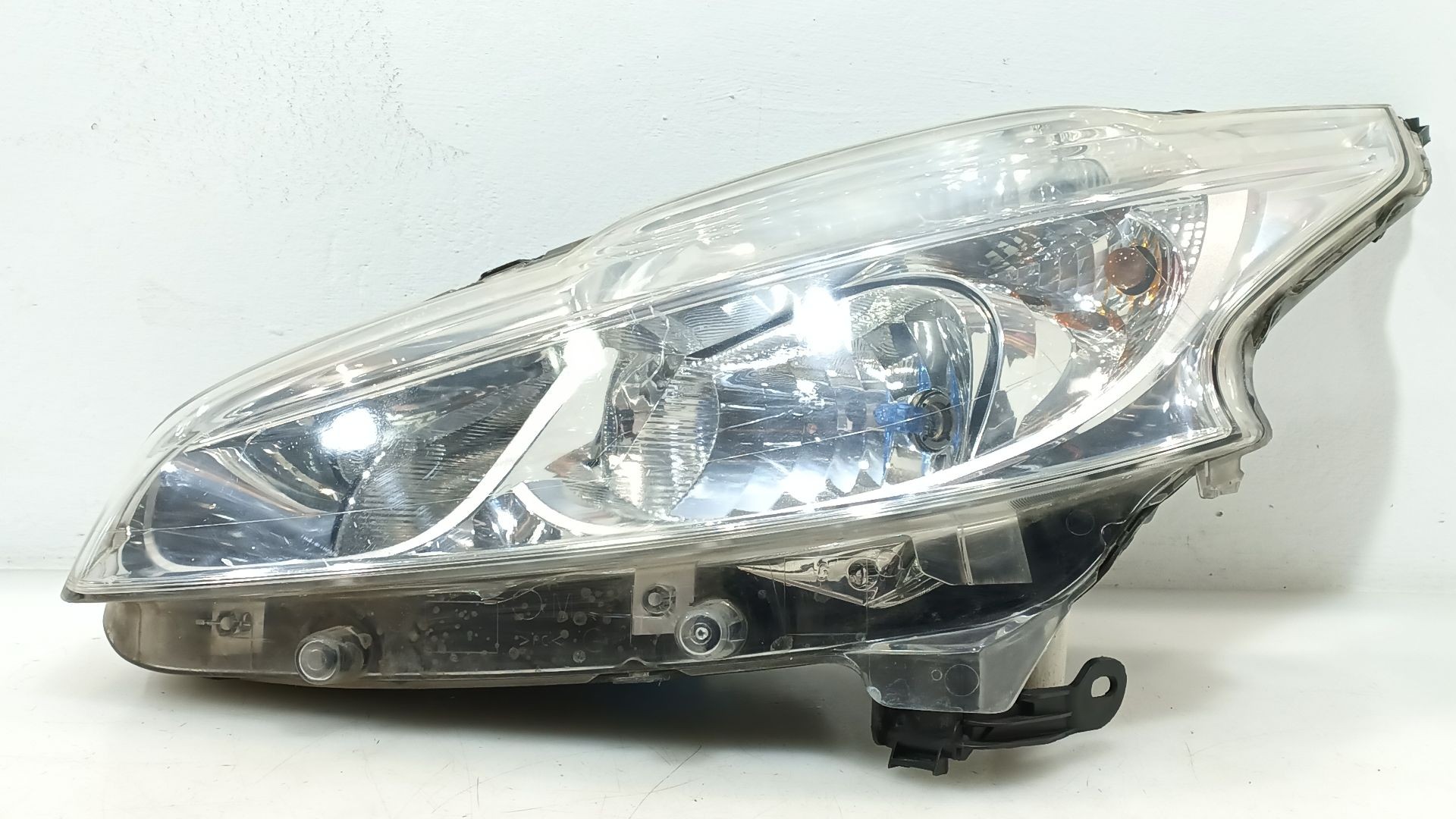 FARO IZQUIERDO PEUGEOT 208 I (CA_, CC_) 2012- (9802221880 1780603)
