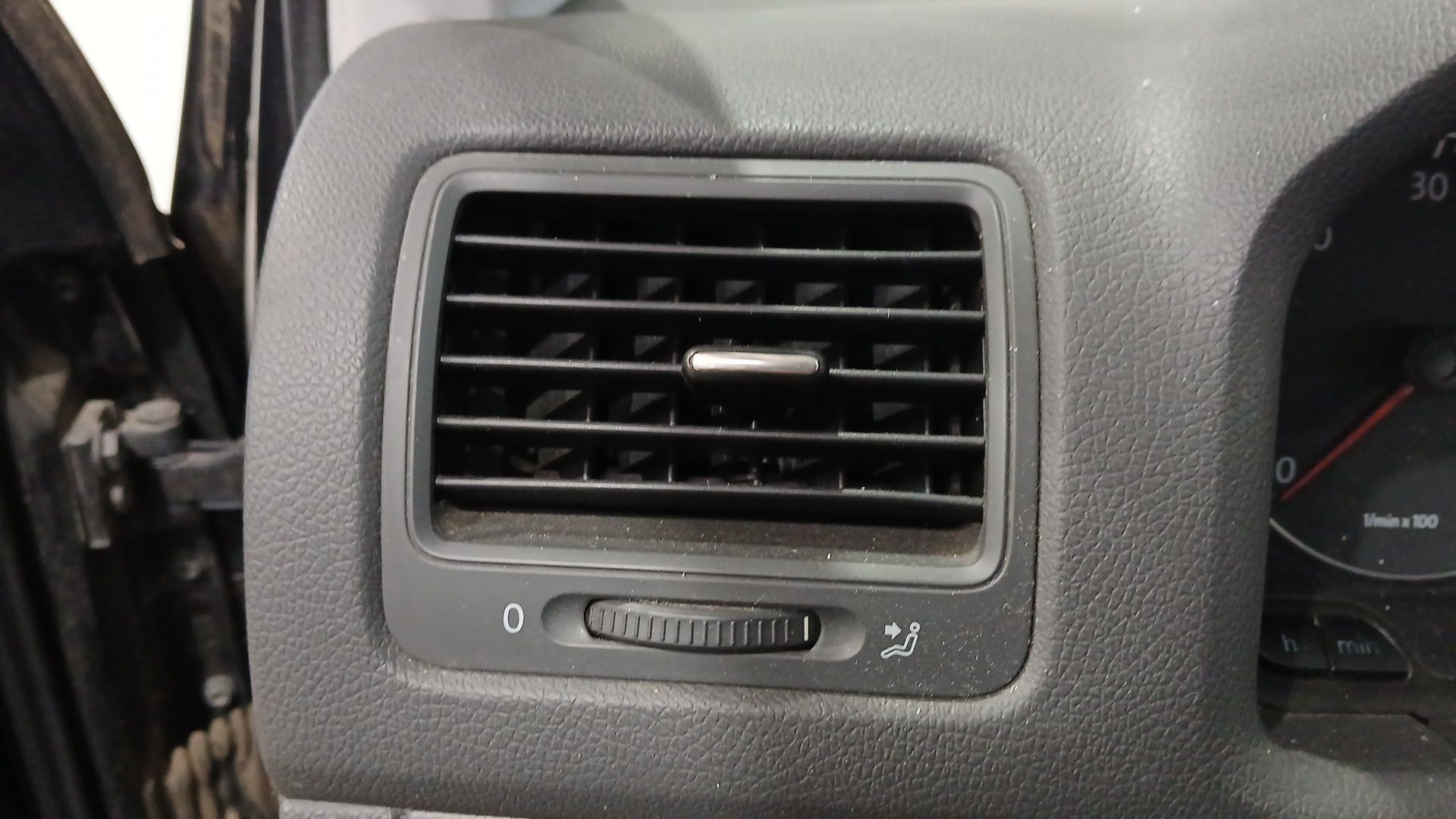 REJILLA AIREADORA VOLKSWAGEN GOLF V (1K1) 2003-2010 (1K0819703B1BZ 1782927)