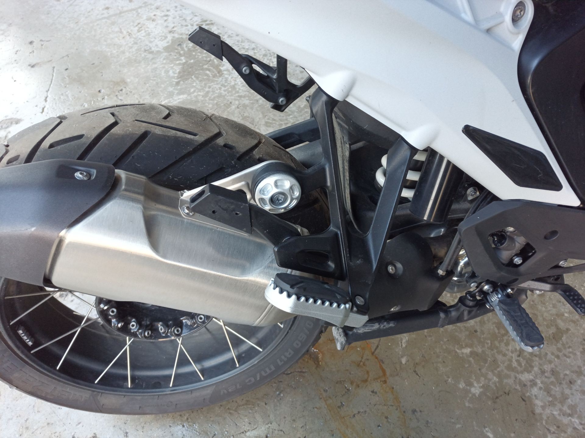 ESTRIBO LATERAL BMW R 1300 GS - (46715A76026 1518525)