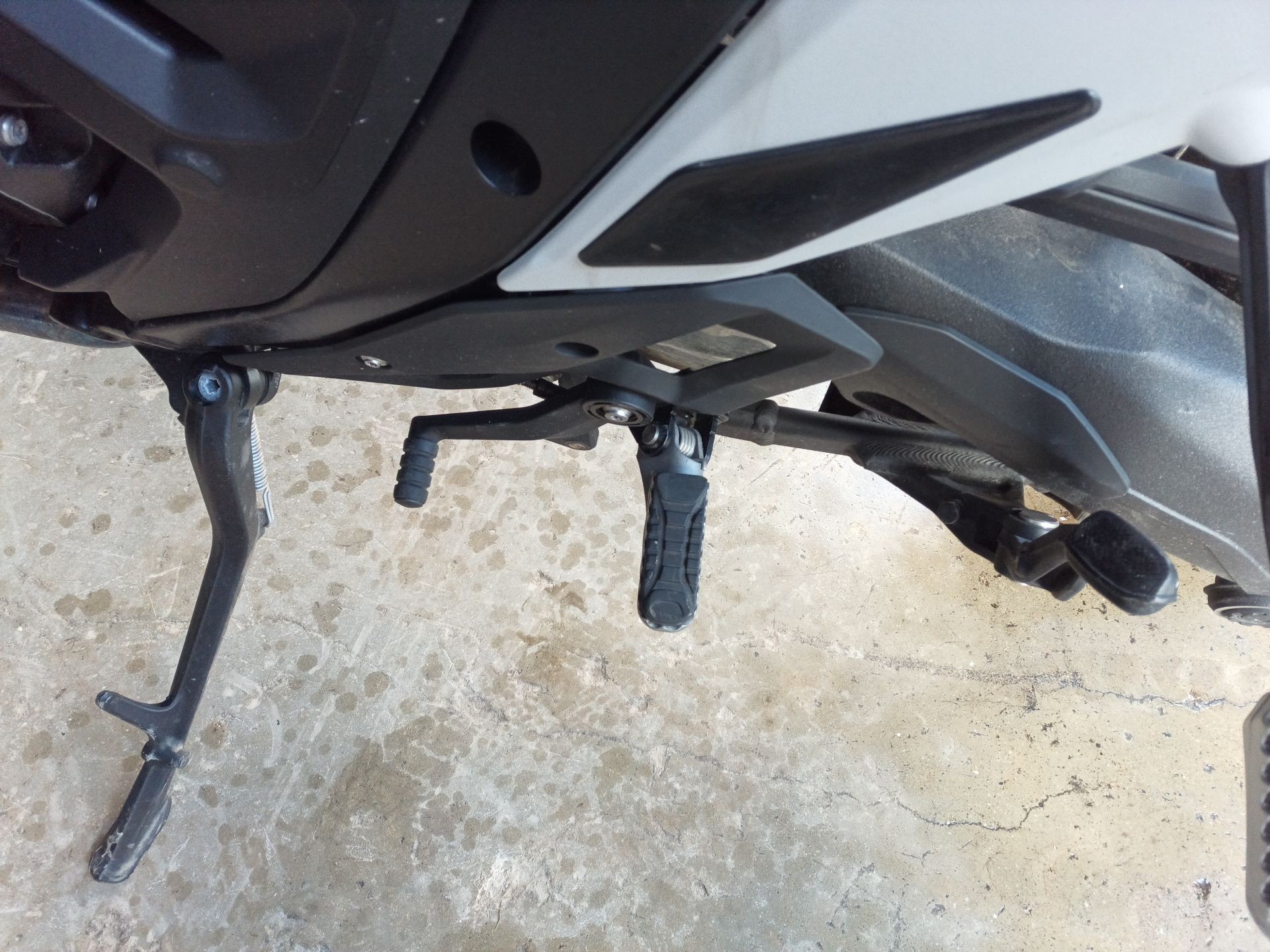 ESTRIBO LATERAL BMW R 1300 GS - (46717923223 1518526)