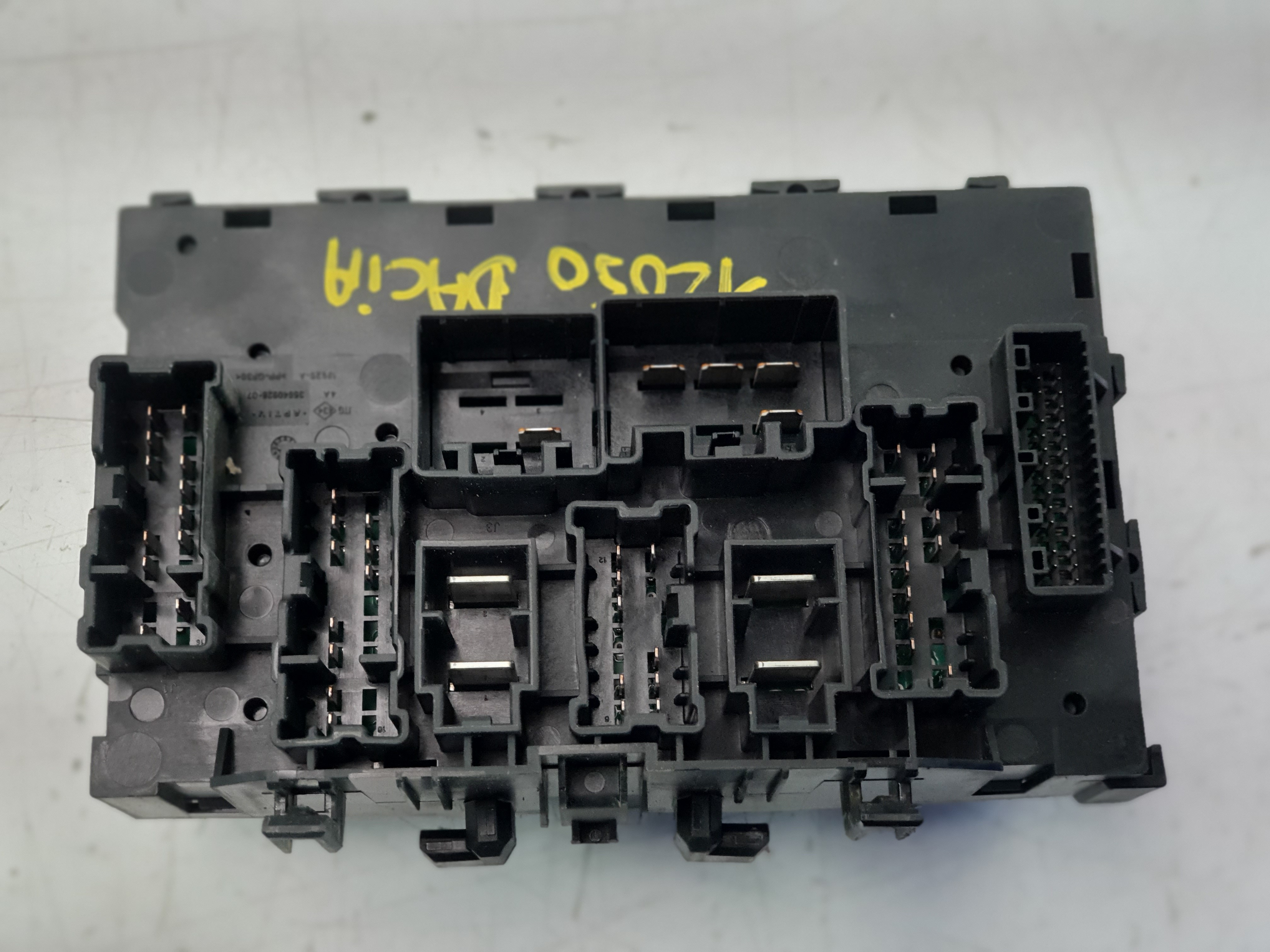 CAJA RELES / FUSIBLES DACIA DUSTER III 2024- (243801284R 1519189)