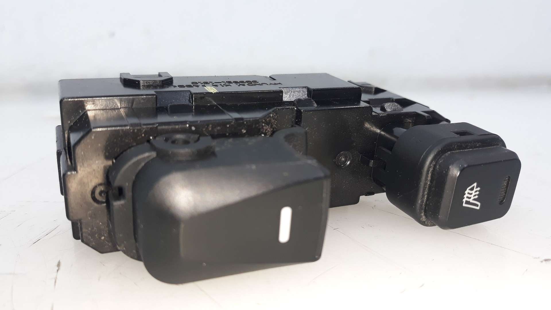 MANDO ELEVALUNAS TRASERO IZQUIERDO HYUNDAI ix35 (LM, EL, ELH) 2009- (3835211310 1581996)