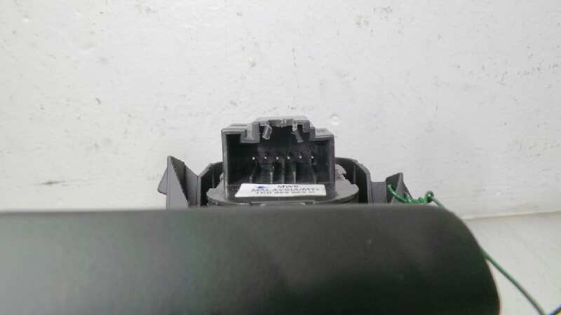 MANDO ELEVALUNAS DELANTERO IZQUIERDO VOLKSWAGEN PASSAT VARIANT (365) 2010-2014 (3AB857857A 1032599)