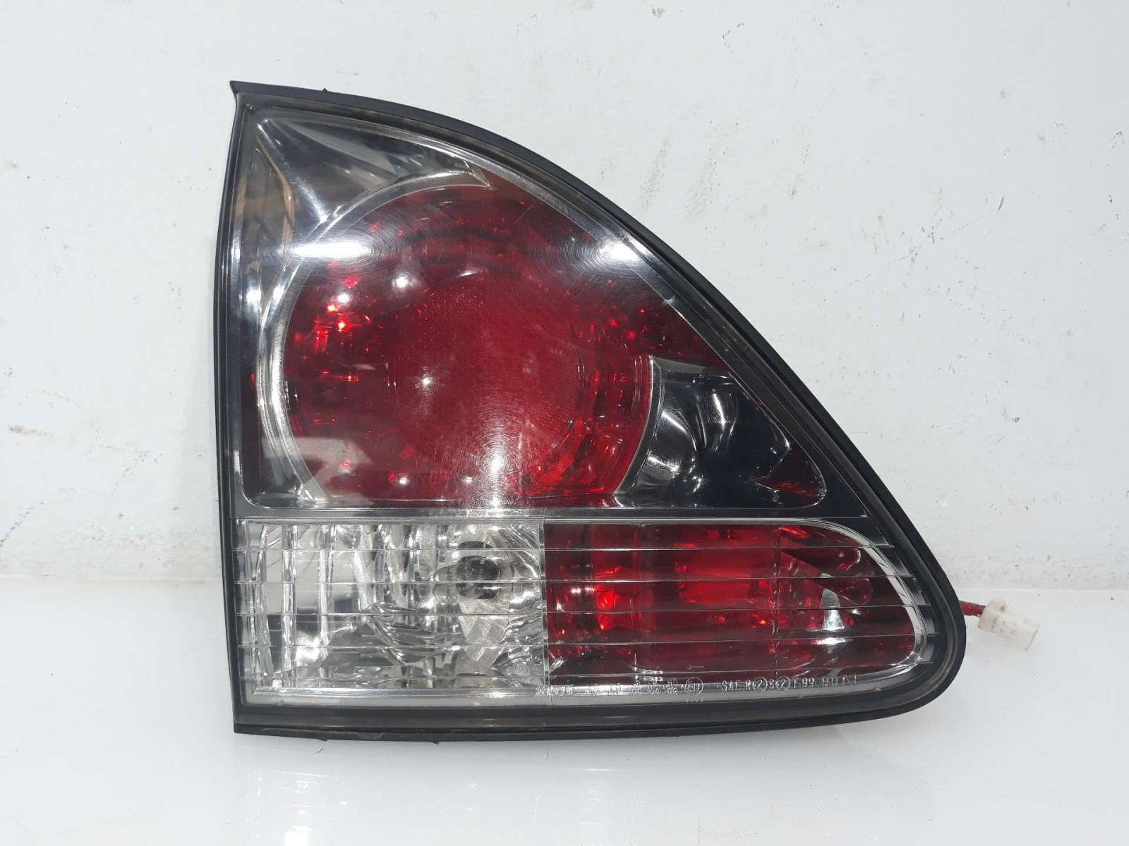 PILOTO TRASERO IZQUIERDO INTERIOR LEXUS RX (MCU15) 1998-2003 (8159048040 1368185)