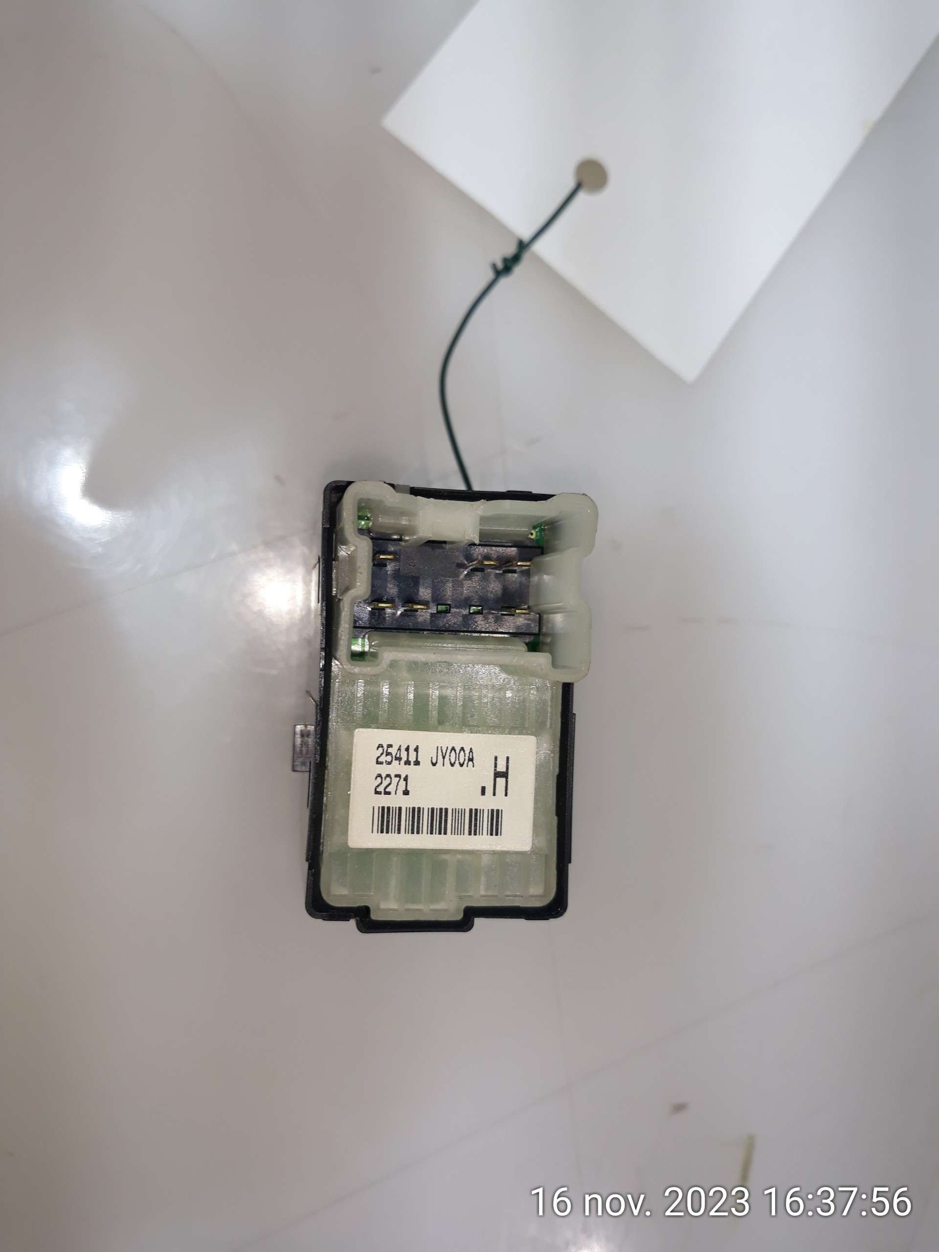 MANDO ELEVALUNAS DELANTERO DERECHO RENAULT KOLEOS 2008-2015 (25411JY00A 1549261)