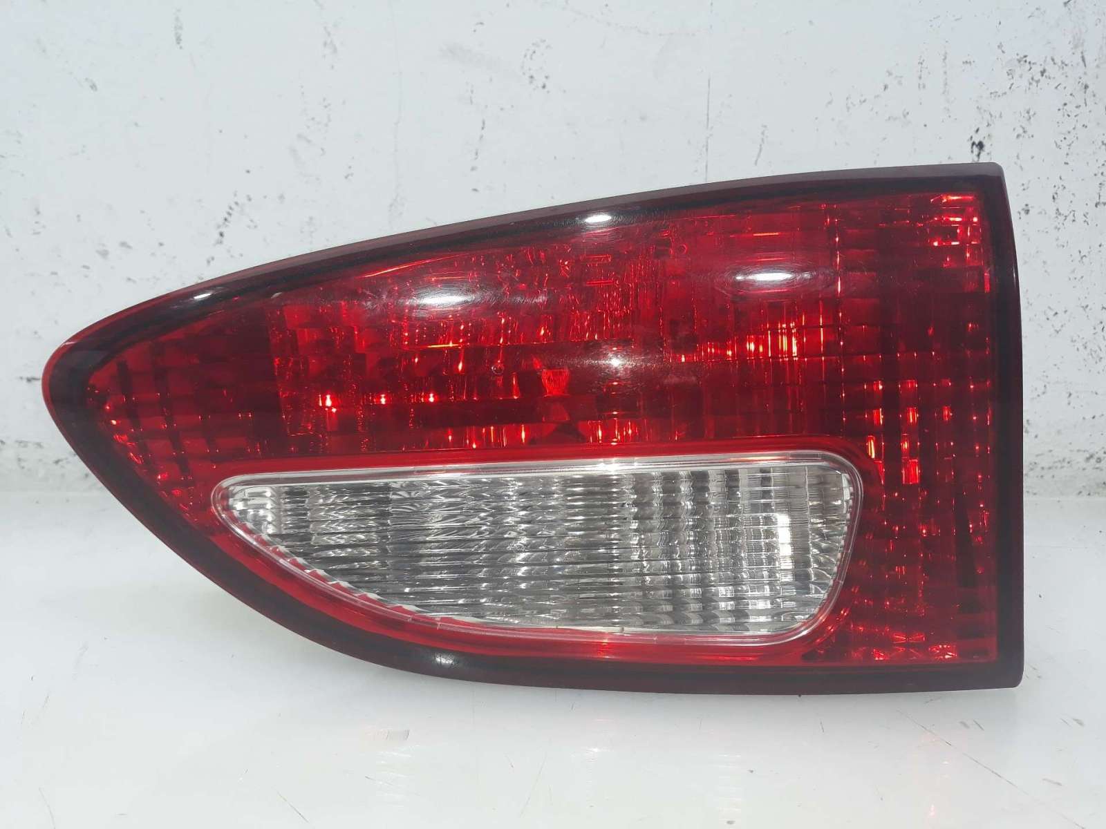 PILOTO TRASERO DERECHO INTERIOR SUBARU TRIBECA B9 2006-2011 (84251XA10A 1371466)