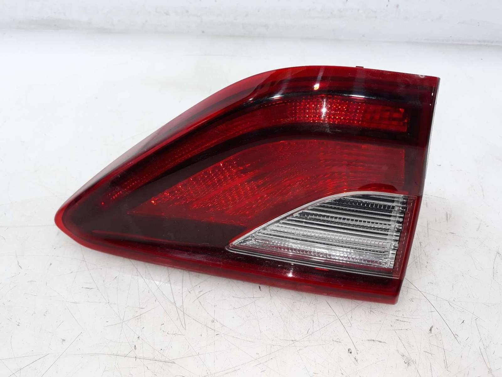 PILOTO TRASERO IZQUIERDO INTERIOR KIA STONIC (YBCUV) 2017- (92403H8400 1551816)