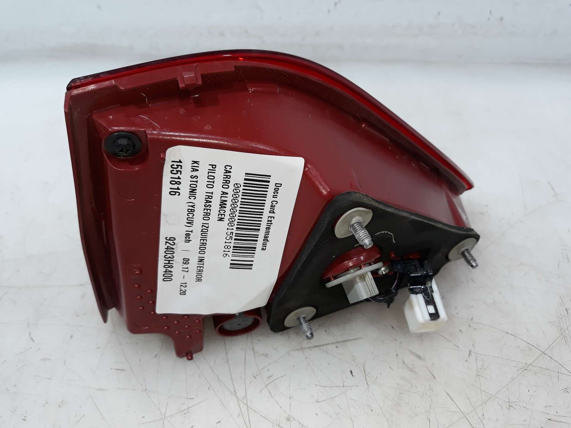 PILOTO TRASERO IZQUIERDO INTERIOR KIA STONIC (YBCUV) 2017- (92403H8400 1551816)